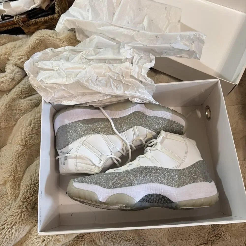 Nike Jordan 11 Retro Silver AR0715-100 Women's Size 10.5 and Men's Size 9 Unisex